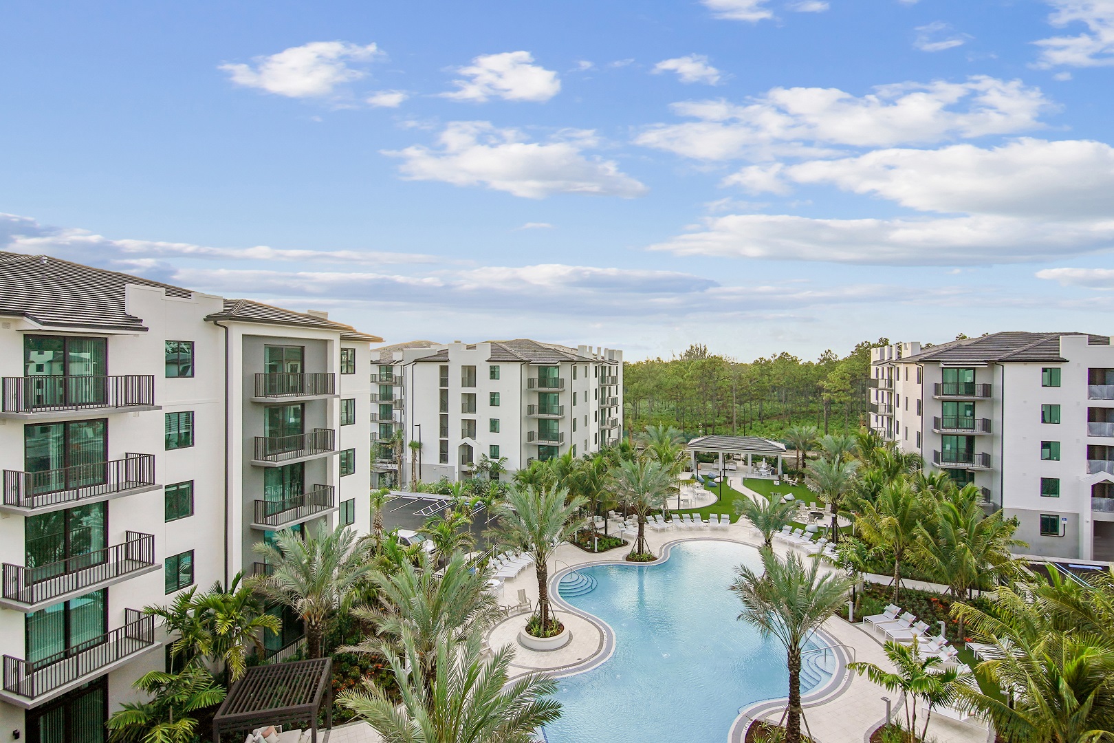 Affina_LuxuryApartments_Pool_KendallFlorida