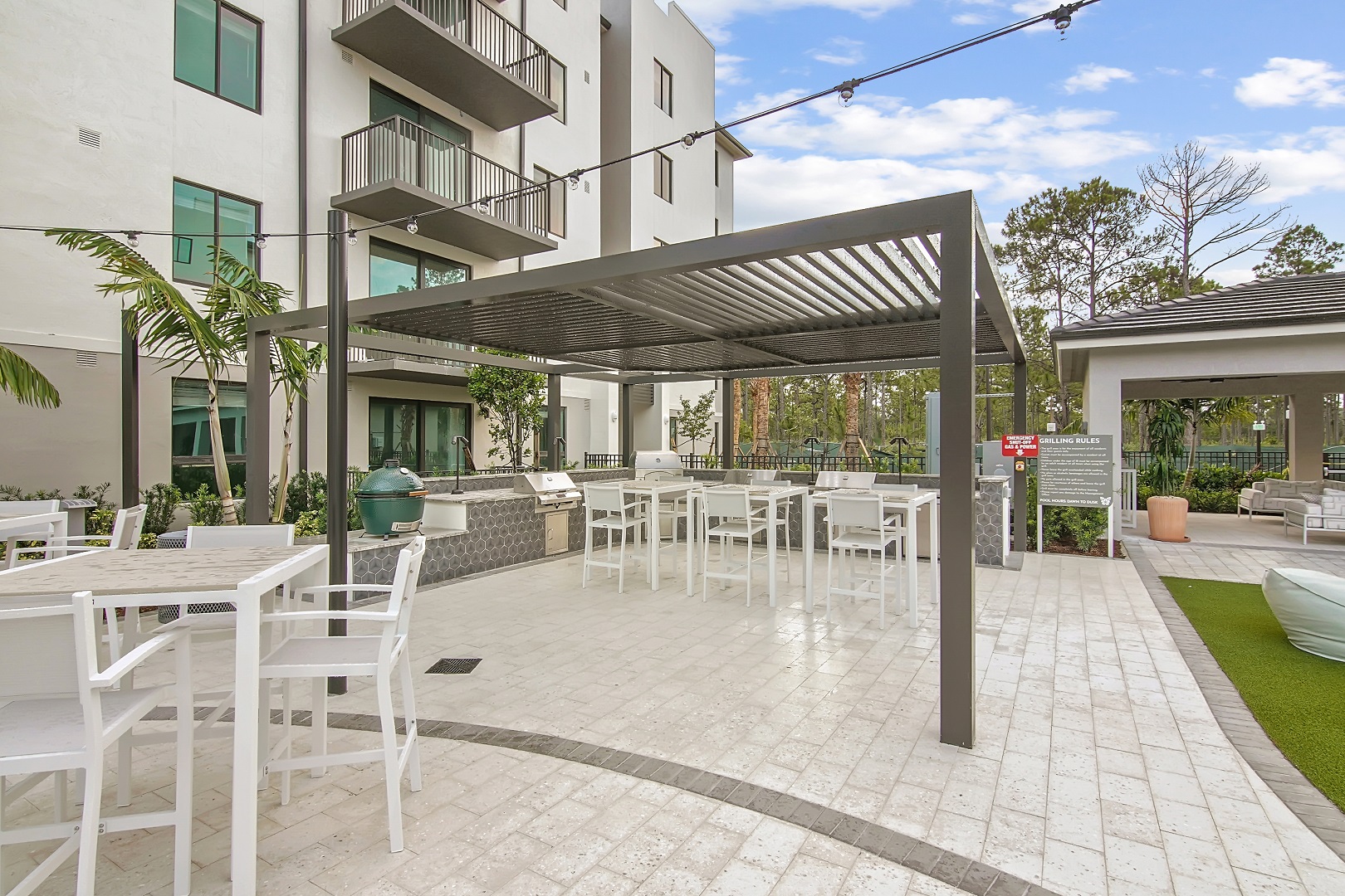 Affina_LuxuryApartments_PoolGrill_KendallFlorida