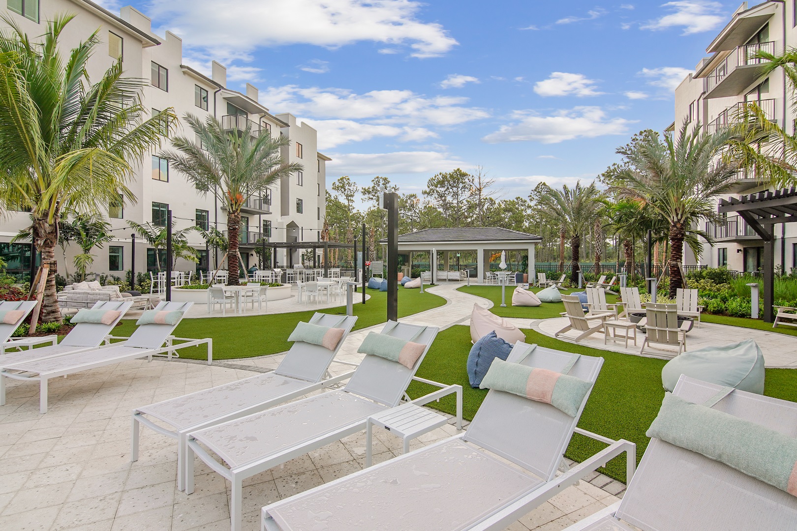 Affina_LuxuryApartments_PoolSeating_KendallFlorida