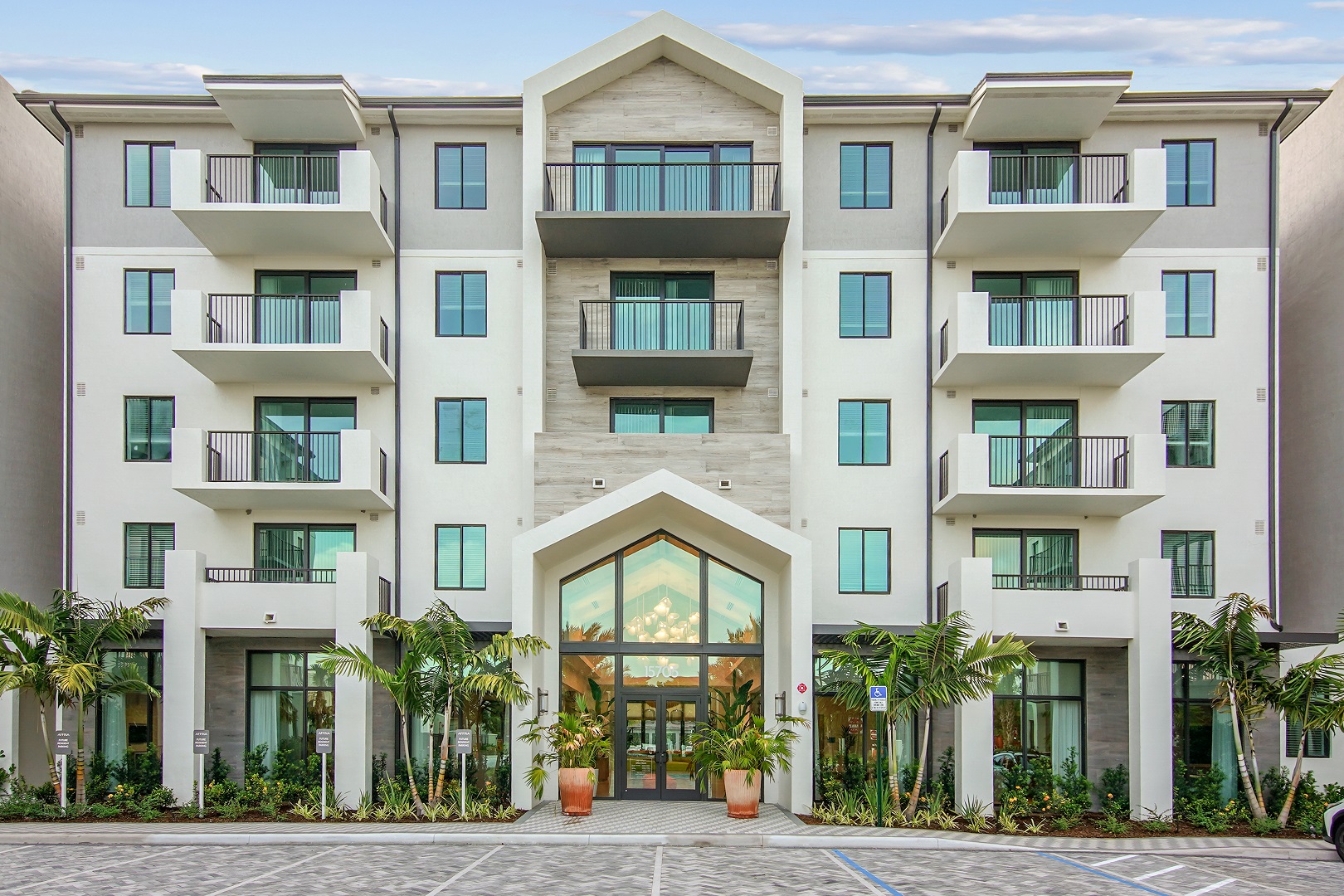 Affina_LuxuryApartments_Entrance_KendallFlorida