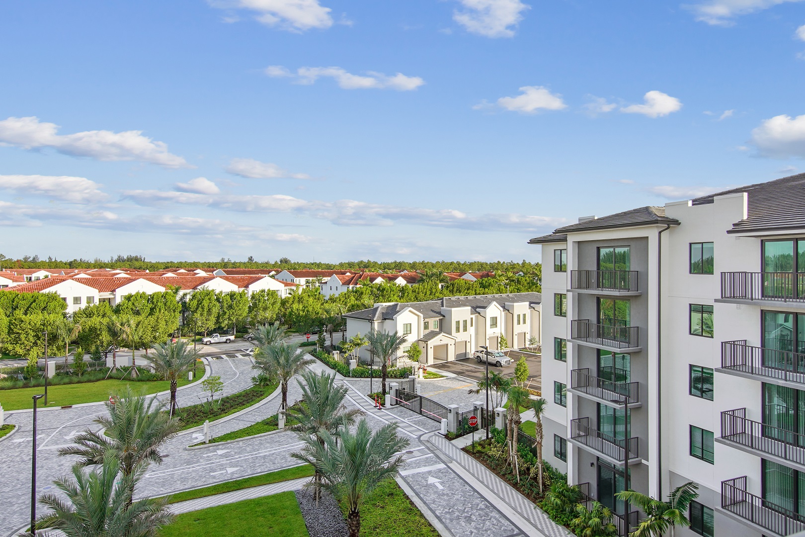 Affina_LuxuryApartments_ExteriorView_KendallFlorida